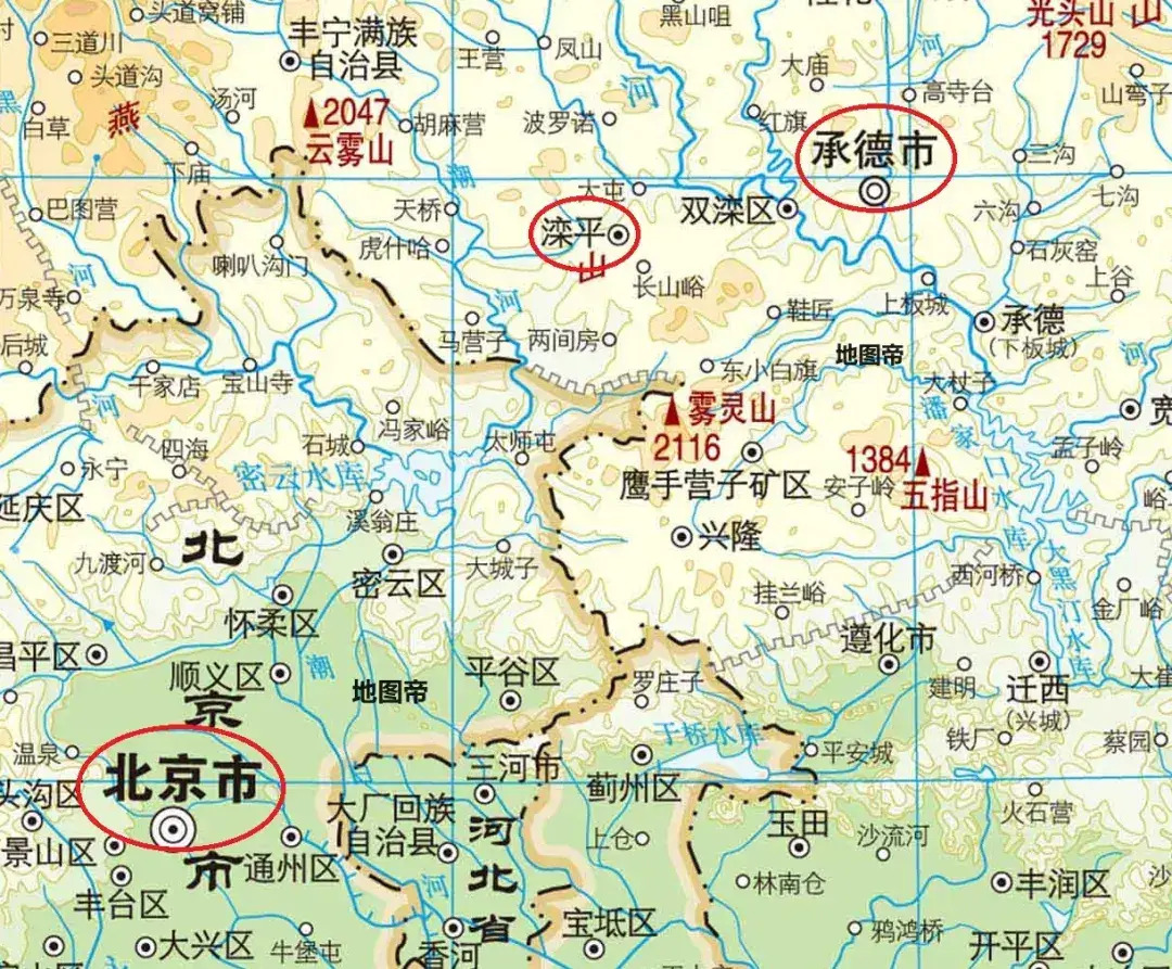 河北省滦平县と北京の位置関係